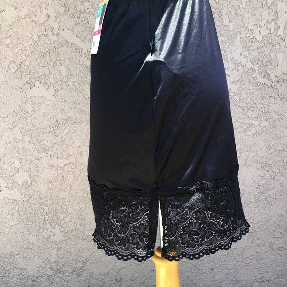 Shapewear/Slip Lot Medium Black and White 3 pcs - Picture 4 of 16